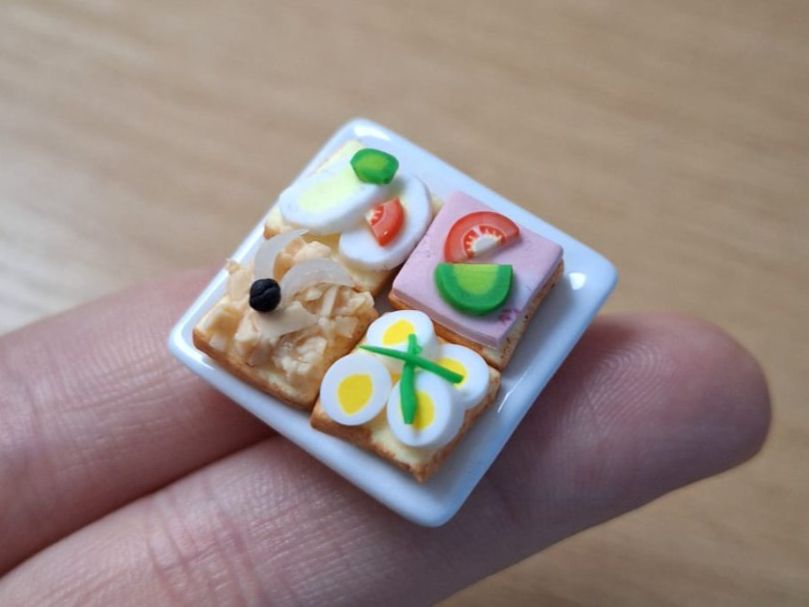 Maisons & Meubles de poupées: Canape Teller Handgemacht, Keramik – Neuf (Voir description) à Zürich par HandmadeTinyFood