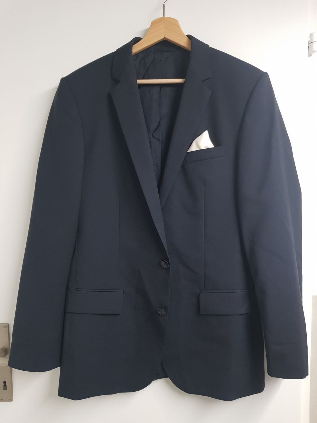 Completi: Hugo Boss Anzug Blazer – Usato da Hermetschwil-Staffeln venduto da Tamara1008