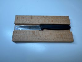 Victorinox Messer im magnetischen Holzblock von mettler