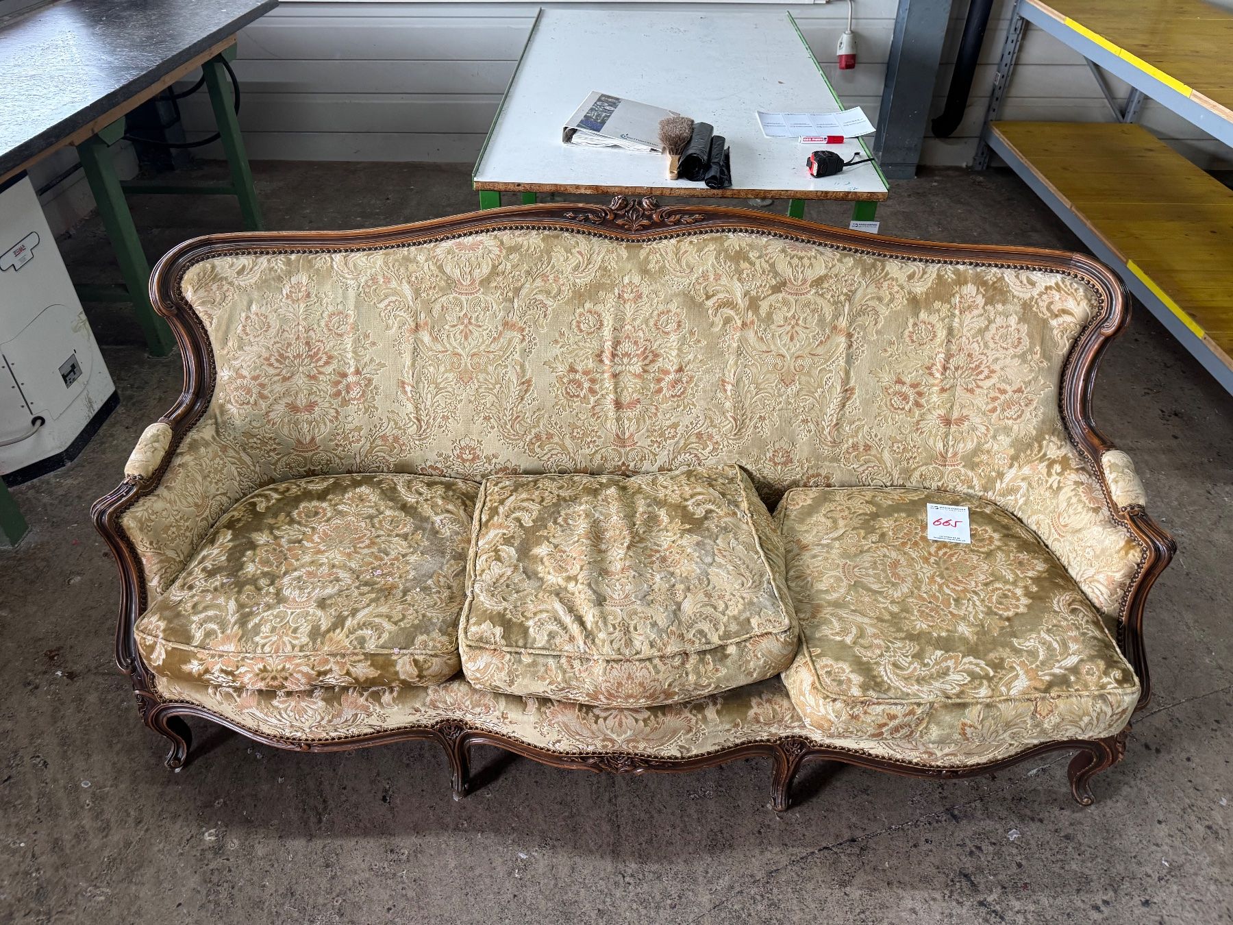 Sofas: 665 Vintage Antikes Sofa aus Liquidation – Gebraucht aus Derendingen von Meisterstuecke 1
