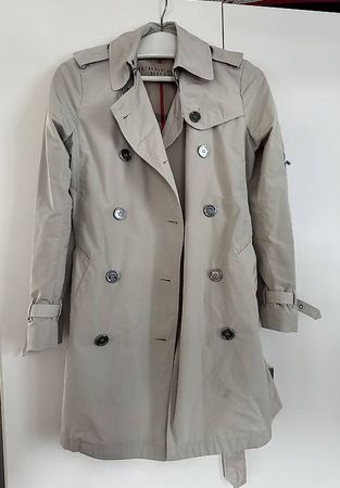 Traumhafter Burberry Brit Trenchcoat in kühlem beige