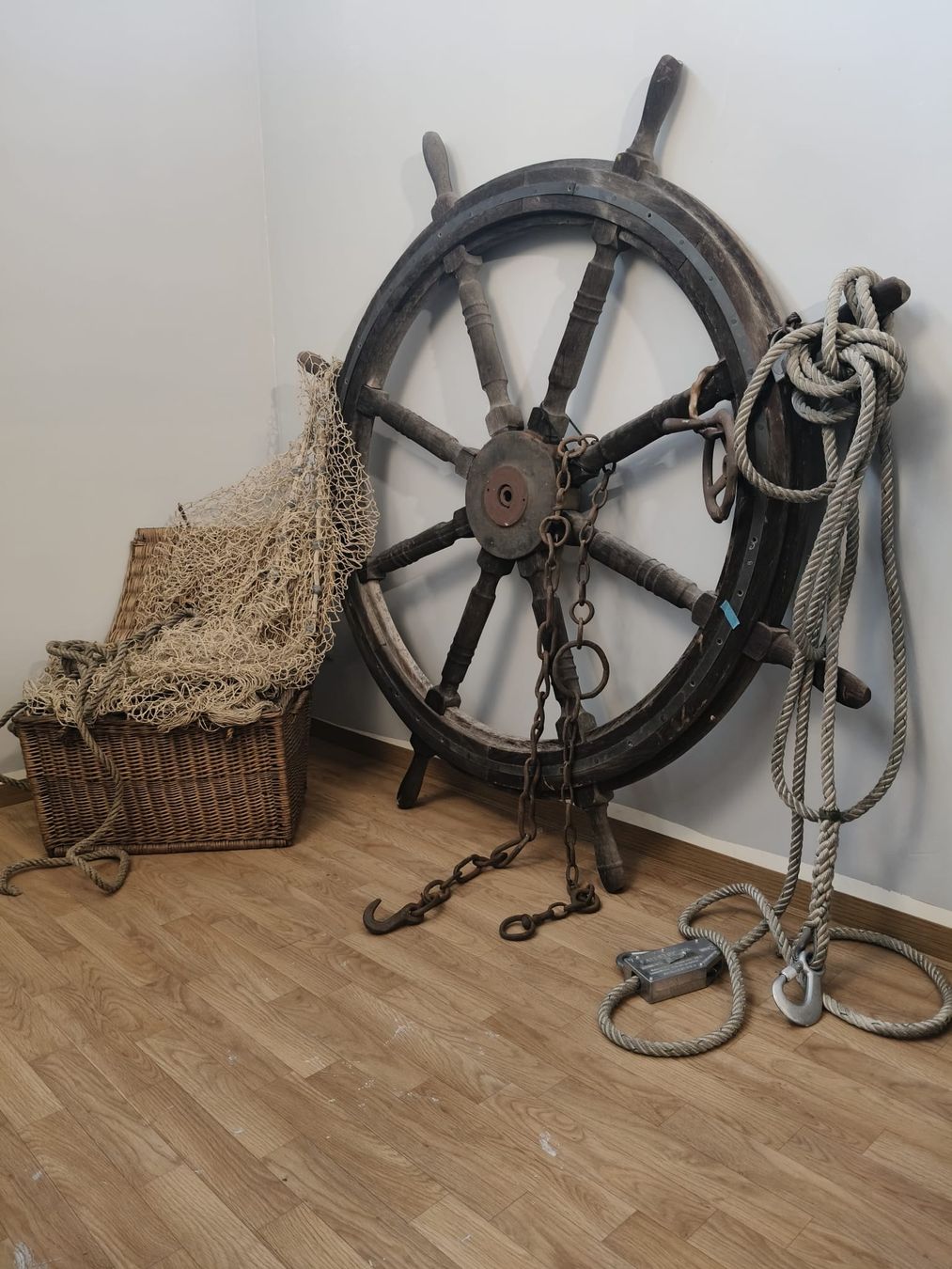 Tutte le decorazioni: Antikes Schiffssteuerrad – Usato da Zwingen venduto da inf_2blh
