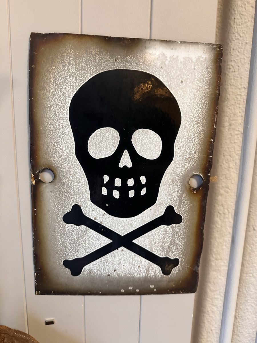 Insegne: Emaille Schild/Totenkopf – Usato da Wiedlisbach venduto da Chips02