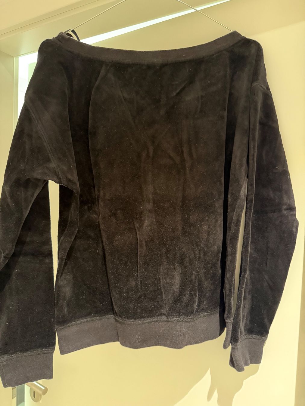 Juicy Couture Top: Juicy couture pull à manches longues noir – Usato da Gimel venduto da fan_8tvc 1