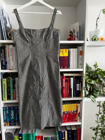 Super elegantes Midi-Kleid von Capulet mit Karomuster