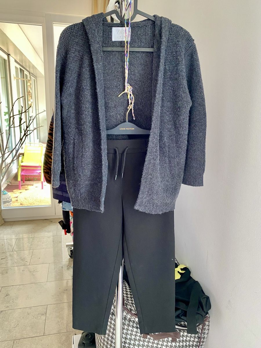 Zara Lotti & Set di vestiti: Mädchen Kleider Set Hose+Pullover/Jacke Größe 128/8 Jahre – Usato da Zürich venduto da Annavictoria18