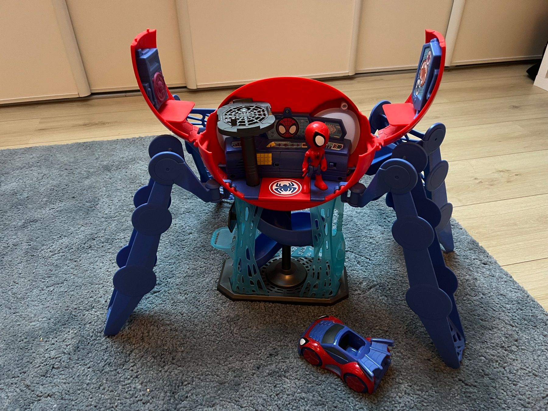 Hasbro Giocattoli: Spiderman Hauptquartier Spielset mit Auto und Figur, supe... – Usato da Founex venduto da rbo_l5m5 2