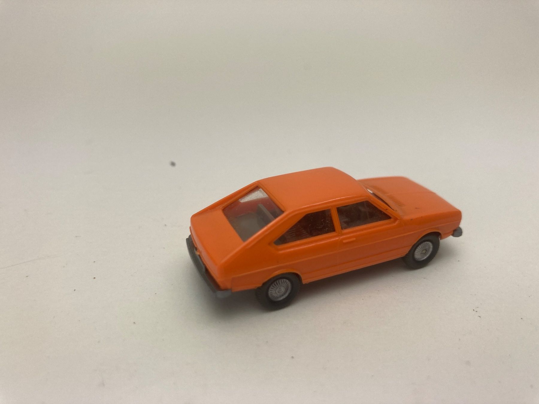 Wiking Modellini d'auto: VW Passat orange – Usato da Elm venduto da Wikmtz 1