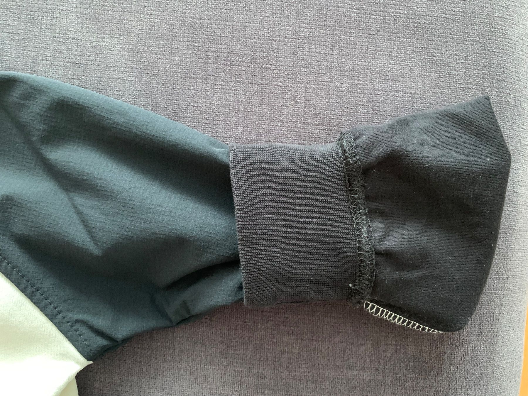 Pullover & Sweatshirts: Pullover Trainerhosen Junge Gr. 128 – Gebraucht aus Bülach von engeli92 1