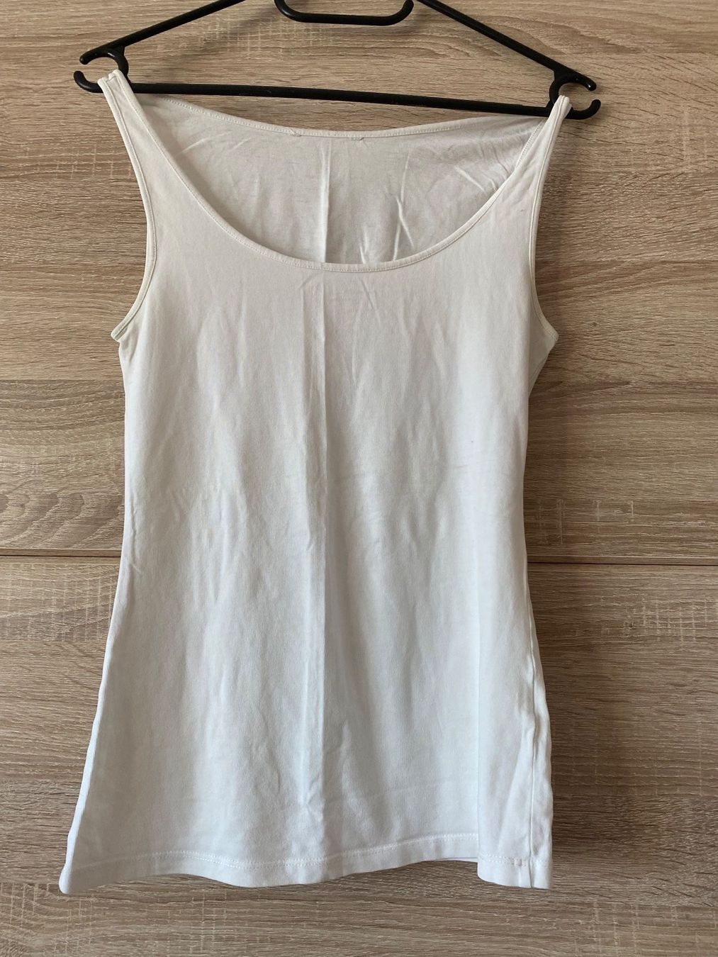 Top: Debardeur blanc – Usato da Montreux venduto da Izapeche811
