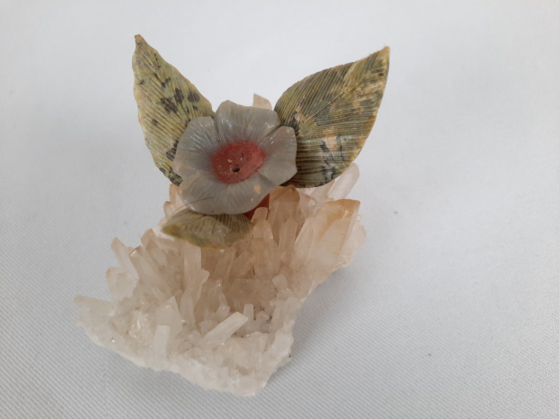 Minerali & Pietre curative: Blume auf Bergkristall – Usato da Beinwil am See venduto da Restwert_Beinwil 1
