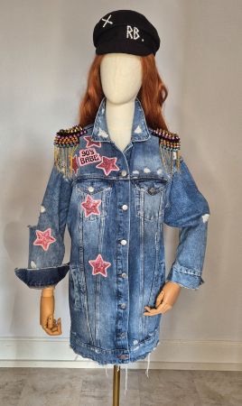 Handgemachte Oversize Jeansjacke Unikat – 90's Babe mit Patc