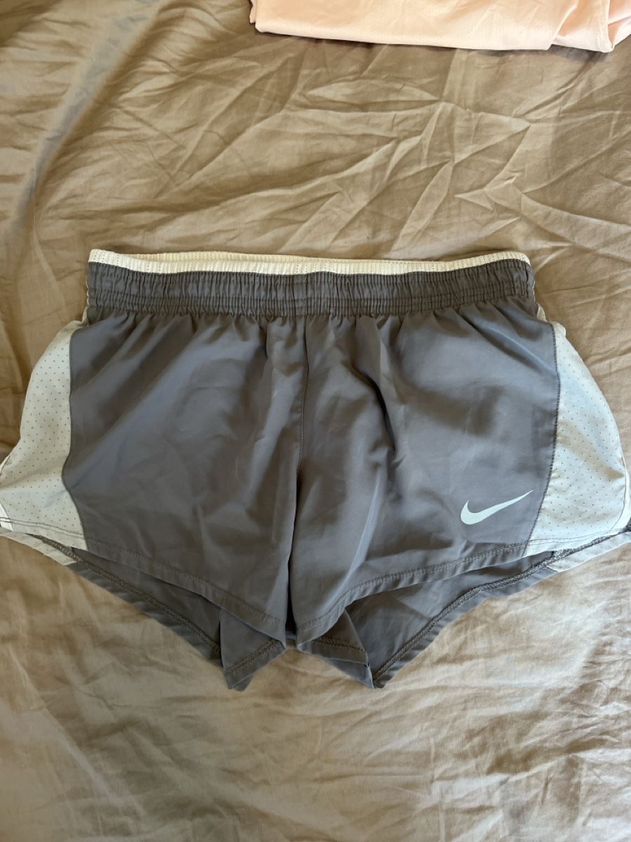 Nike Pantaloni: Nike Running Shorts – Usato da Zürich venduto da fla_2552