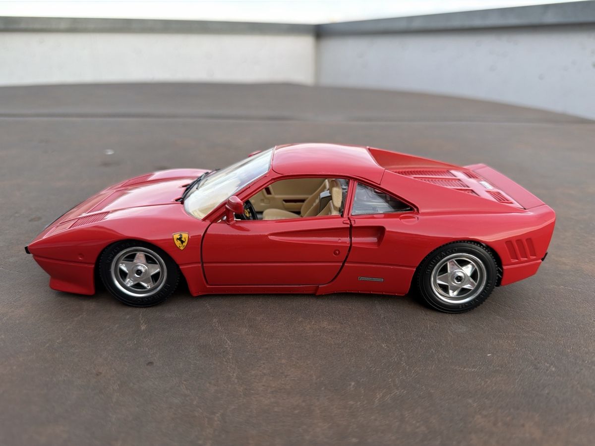 Bburago Modellini d'auto: Ferrari 288 GTO - 1/18 - Bburago – Usato da Wolfwil venduto da Rolex1 1