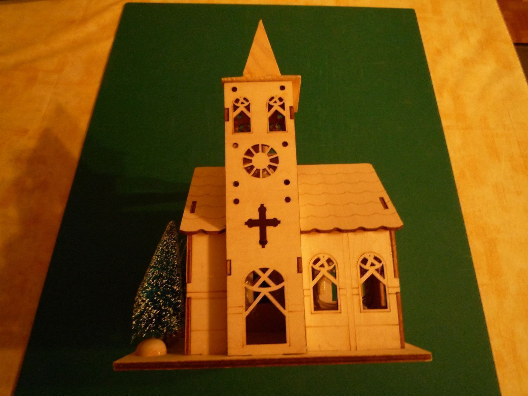 Articoli in legno: Kirche aus Sperrholz mit Beleuchtung – Usato da Rafz venduto da Sonnenblume305