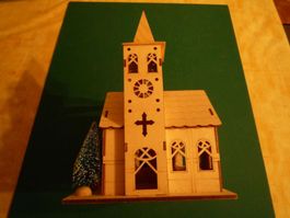 Kirche aus Sperrholz mit Beleuchtung
