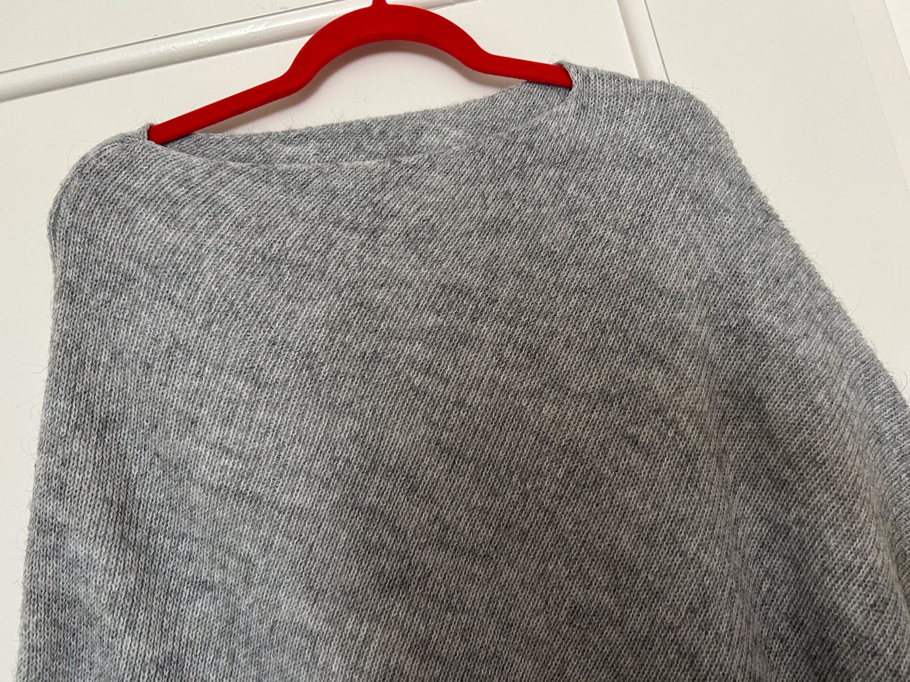 Esprit Altro in Moda donna: Poncho Esprit M/ L grau – Usato da Rorschach venduto da LuciaTramp 1
