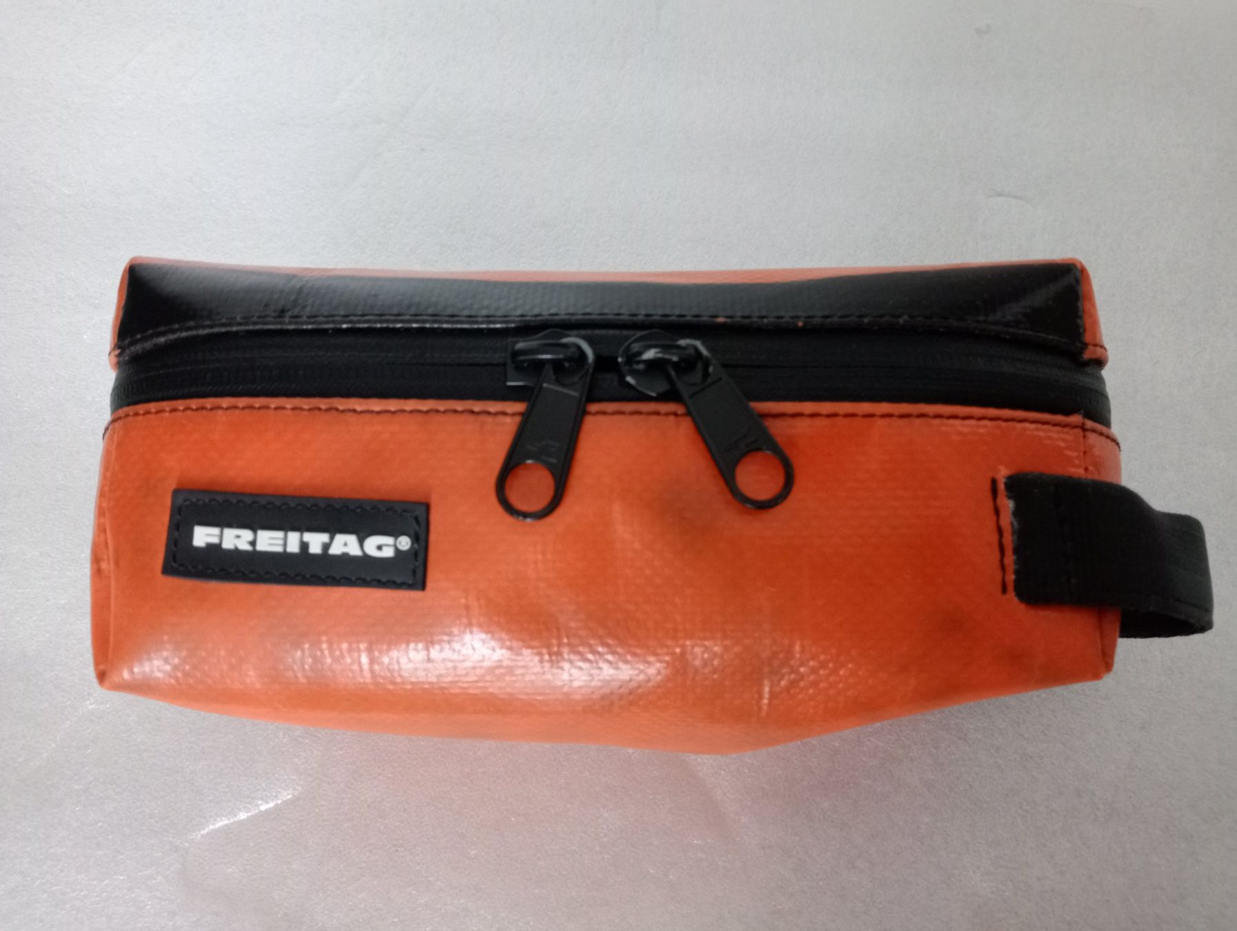 Freitag Custodie per cosmetici: Freitag Necessaire, Orange 🍊 Farbe – Usato da Zürich venduto da sendbad 6