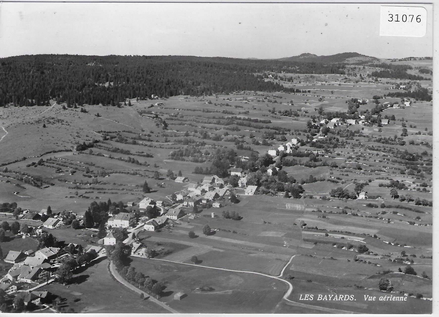 Cartoline postali: Les Bayards - Vue aerienne – Usato da Ettingen venduto da Kartenplanet