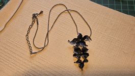 collier métal argenté et noir