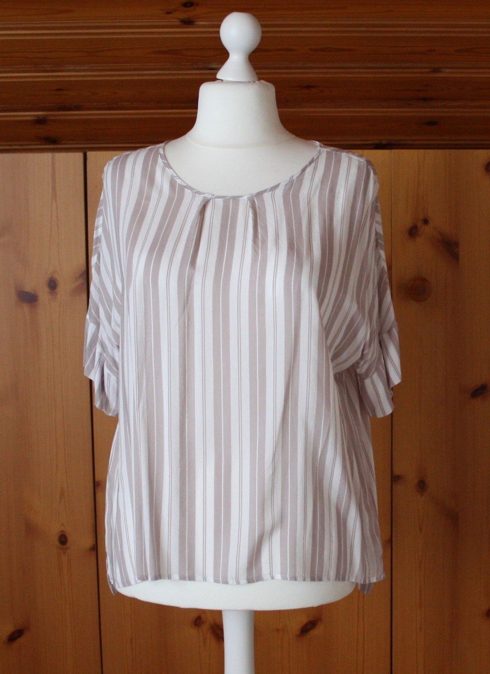 Camicette: Bluse Kurzarm weiss - beige Gr. XL – Usato da Flüelen venduto da Diversicum-Curvy