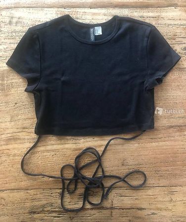 Cropped T-Shirt. M. Schwarz.