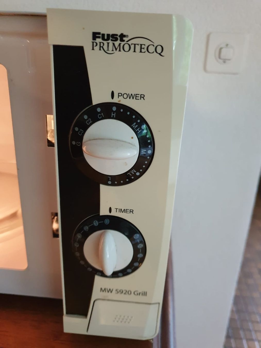 Primotecq Elettrodomestici da cucina: Mikrowelle Primoteq MW 5920 – Usato da Hägglingen venduto da Movebox 2