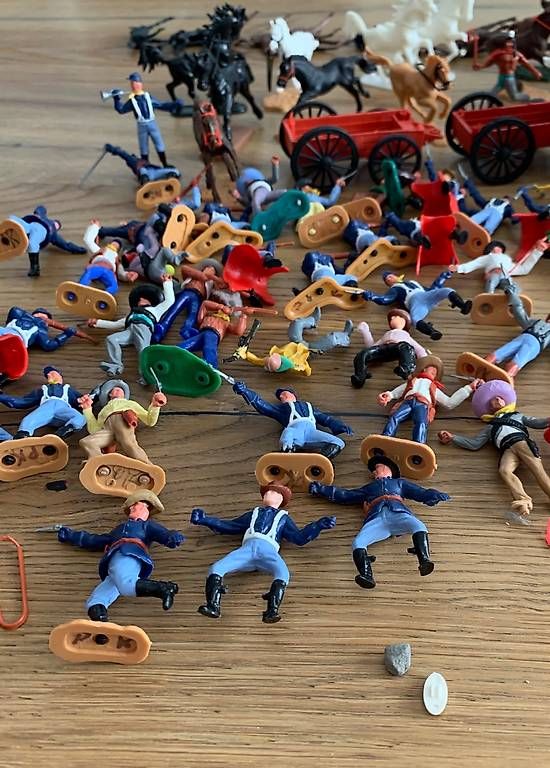 Spielzeuge: Indianer und Cowboys Kunststoff – Gebraucht aus Liestal von redfive01 1