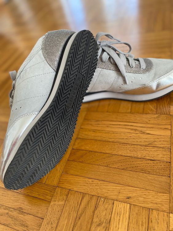 Grau silbrige Sneaker - Top Zustand! 3