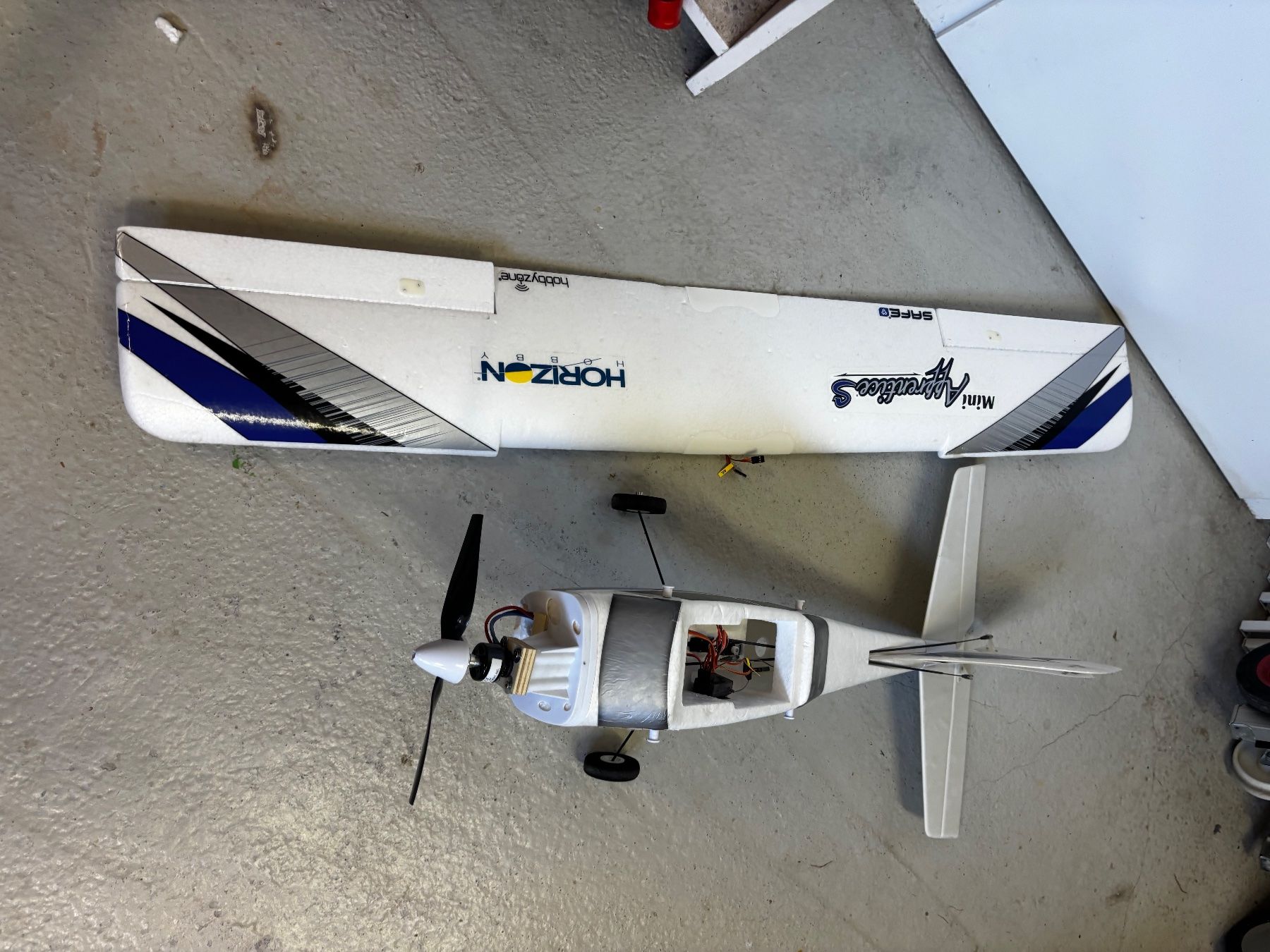 RC Kits de montage: Horizon Mini Apprentice Rc Flugzeug – Défectueux à Kaufdorf par tim_ny97 1