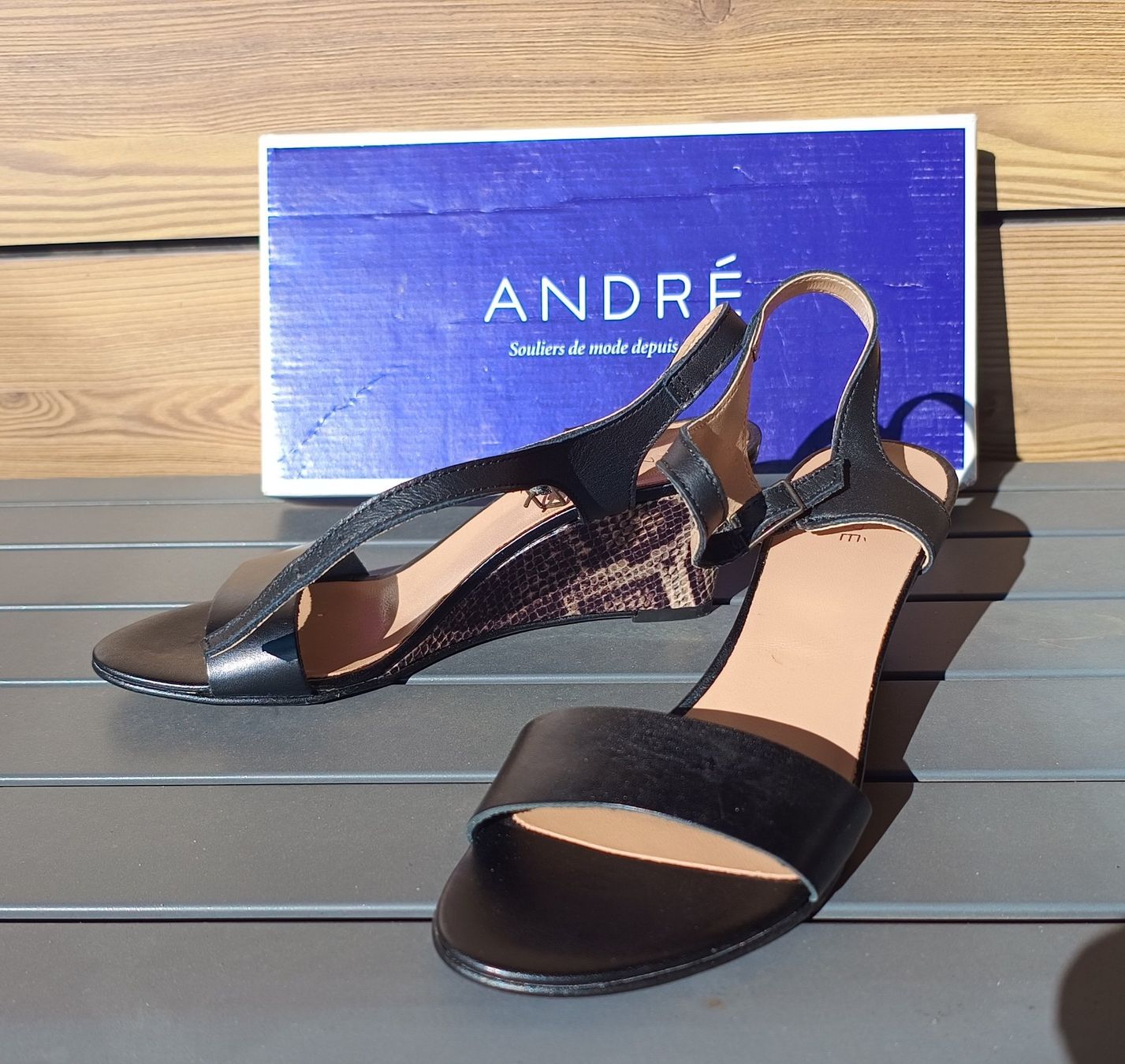 Scarpe da donna: Sandales cuir noir compensées talons pythyon/serpent 38 NEUF – Nuovo e nell'imballaggio originale da Genève venduto da Brachiopode