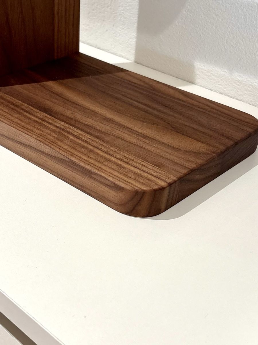 Supporti a parete: Handgefertigter Eingangsbereich Organizer aus Nussbaum – Nuovo (secondo la descrizione) da Suhr venduto da Haptik-Moebel-Design 3