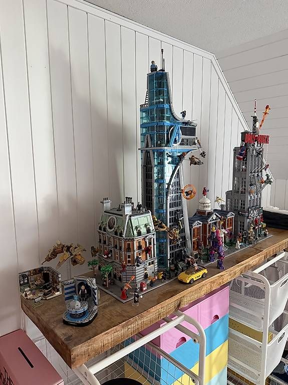 Kit di costruzioni: LEGO Marvel / Avengers  Modular Buildings  Top Zustand – Usato da Signau venduto da WhiteyWyss