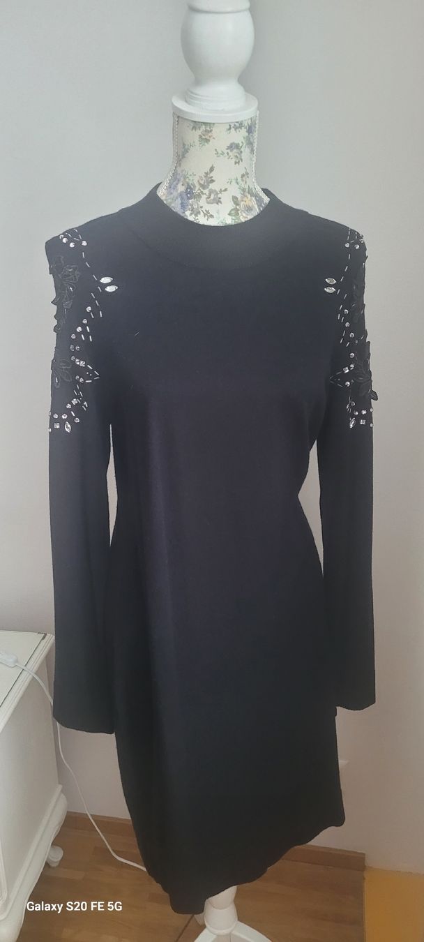 Vestiti: Strickkleid mit Cut Outs Gr.40/42 neuwertig – Usato da Oberaach venduto da Svea11 1
