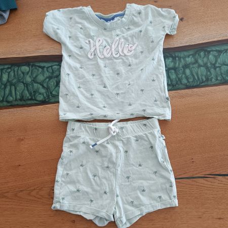 T-Shirt und kurze Hose Set 92
