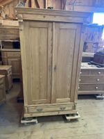 ART 1042-G Armoire sapin sablé