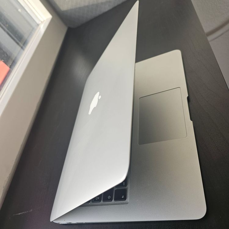 Apple Notebook: Apple MAC Book Air 6.2, i5 Prozessor, 4GB Ram, 64GB Disk – Usato da Brüttisellen venduto da itprofisgroup