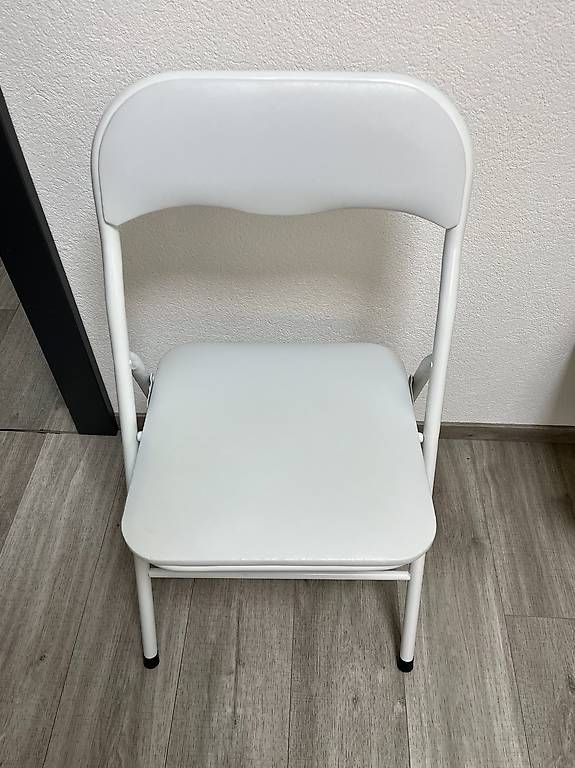 Stühle: Chaises pliables (4 pièces) – Gebraucht aus Chézard-St-Martin von mar_mv7g 1