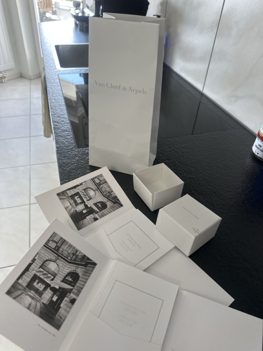 Borse da donna: Verpackung Van Cleef & Arpels – Usato da Zollikon venduto da Tropfenweibel