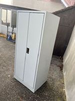 Une armoire métallique