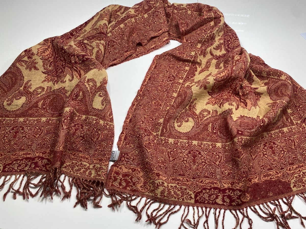 Foulard & Sciarpe: Giada Wolle Schal 🌸 – Usato da Opfikon venduto da Luis144 3