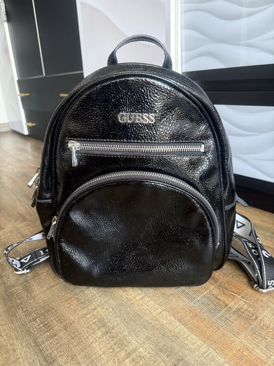 Guess Rucksäcke: Rucksack Guess Lack Schwarz Damen – Gebraucht aus Lachen SZ von zsucard 1