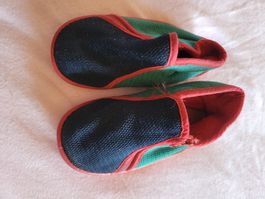 Chaussons enfant bicolores vert rouge pointure 24