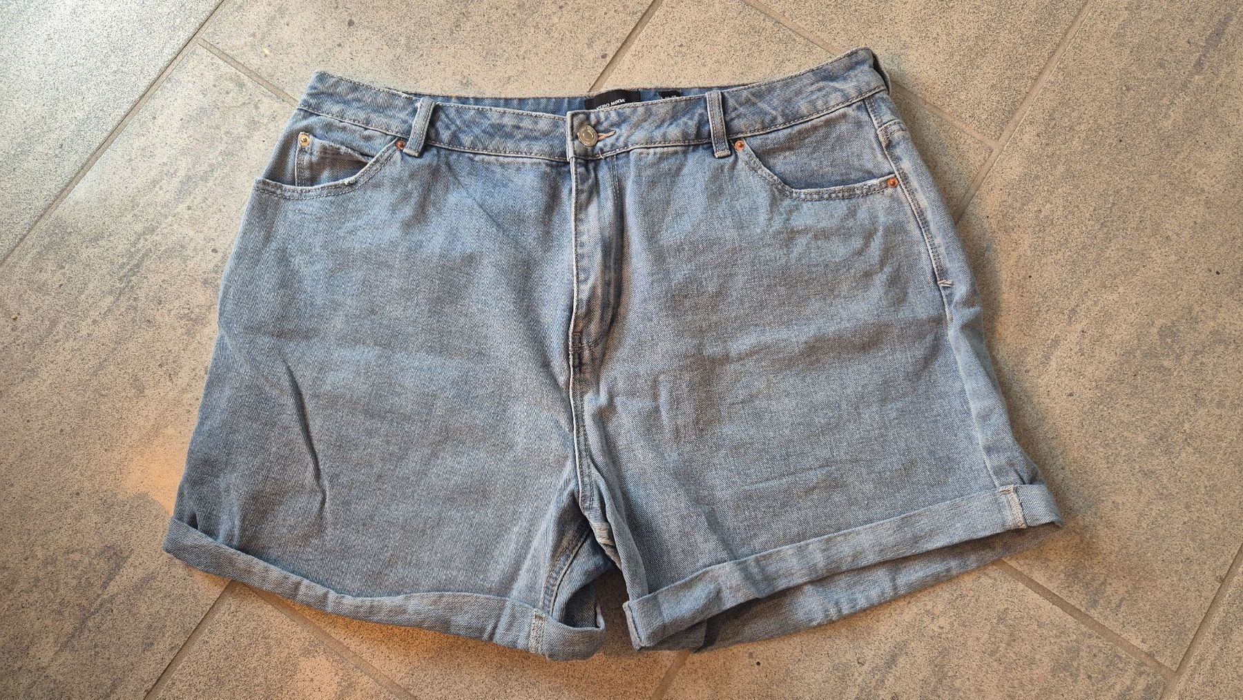 Vero Moda Jeans: Vero Moda Denim Shorts, hellblau, Grösse XXL – Usato da Wädenswil venduto da frandzrh