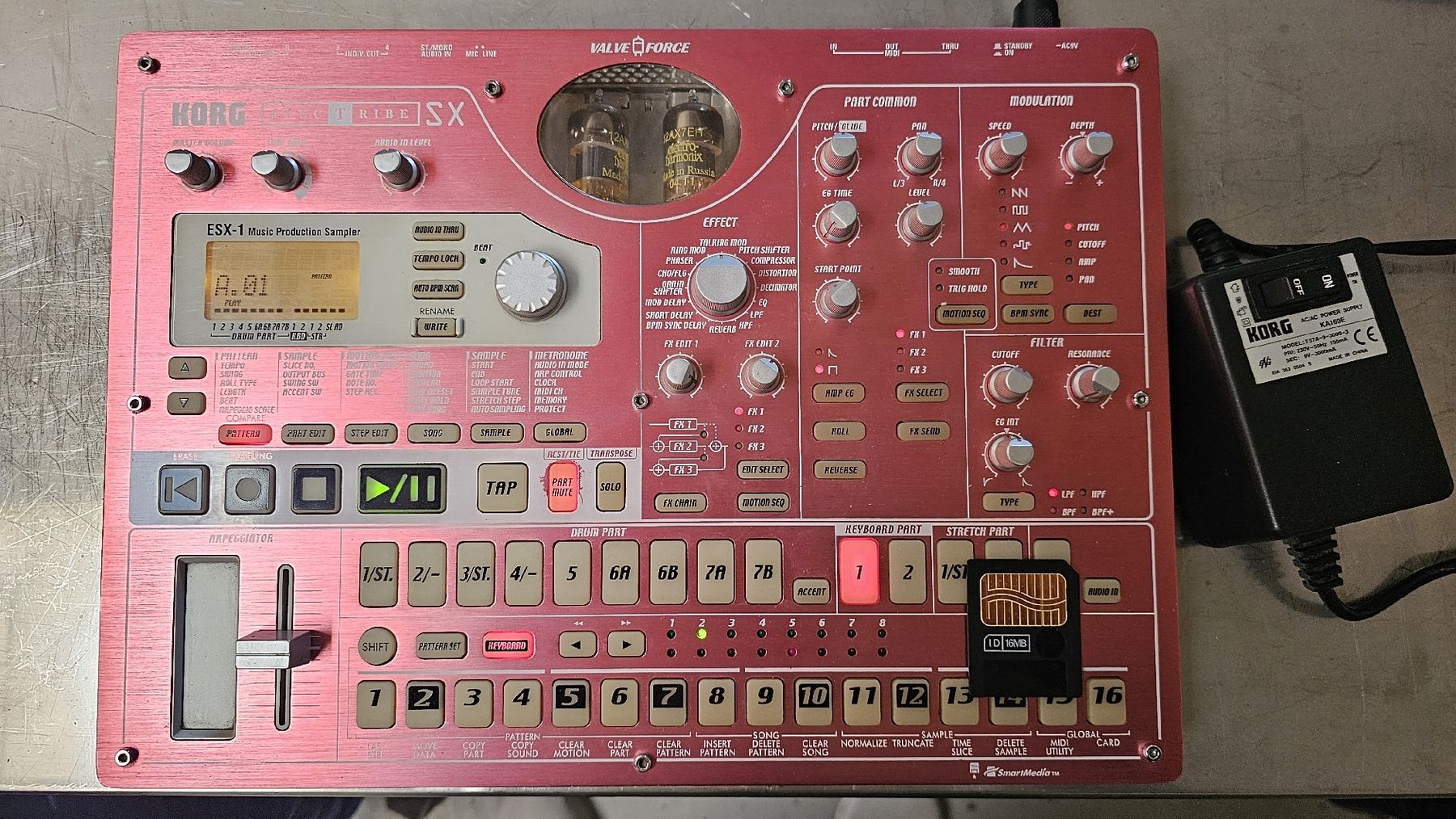 Korg Strumenti musicali: Korg ESX-1 Music Production Sampler rote Röhren-Version – Usato da Arbon venduto da mik_r8kn