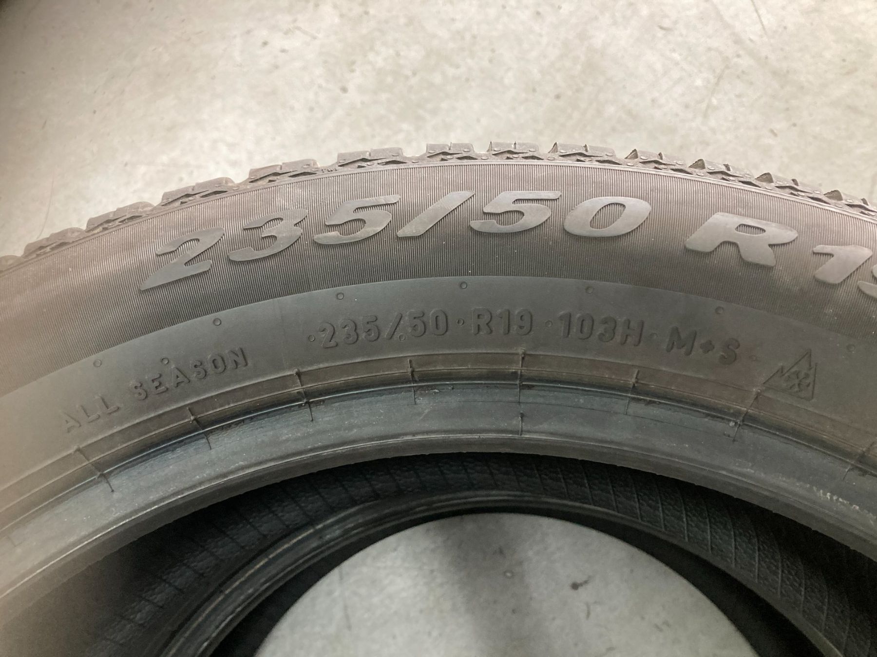 Pirelli Pneus & Kompletträder: 235/50R19 Pirelli Allseason – Gebraucht aus Cham von WB2223 4