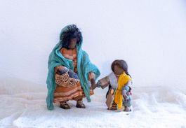 Schwarzenberger Krippenfiguren, Frau mit Kind