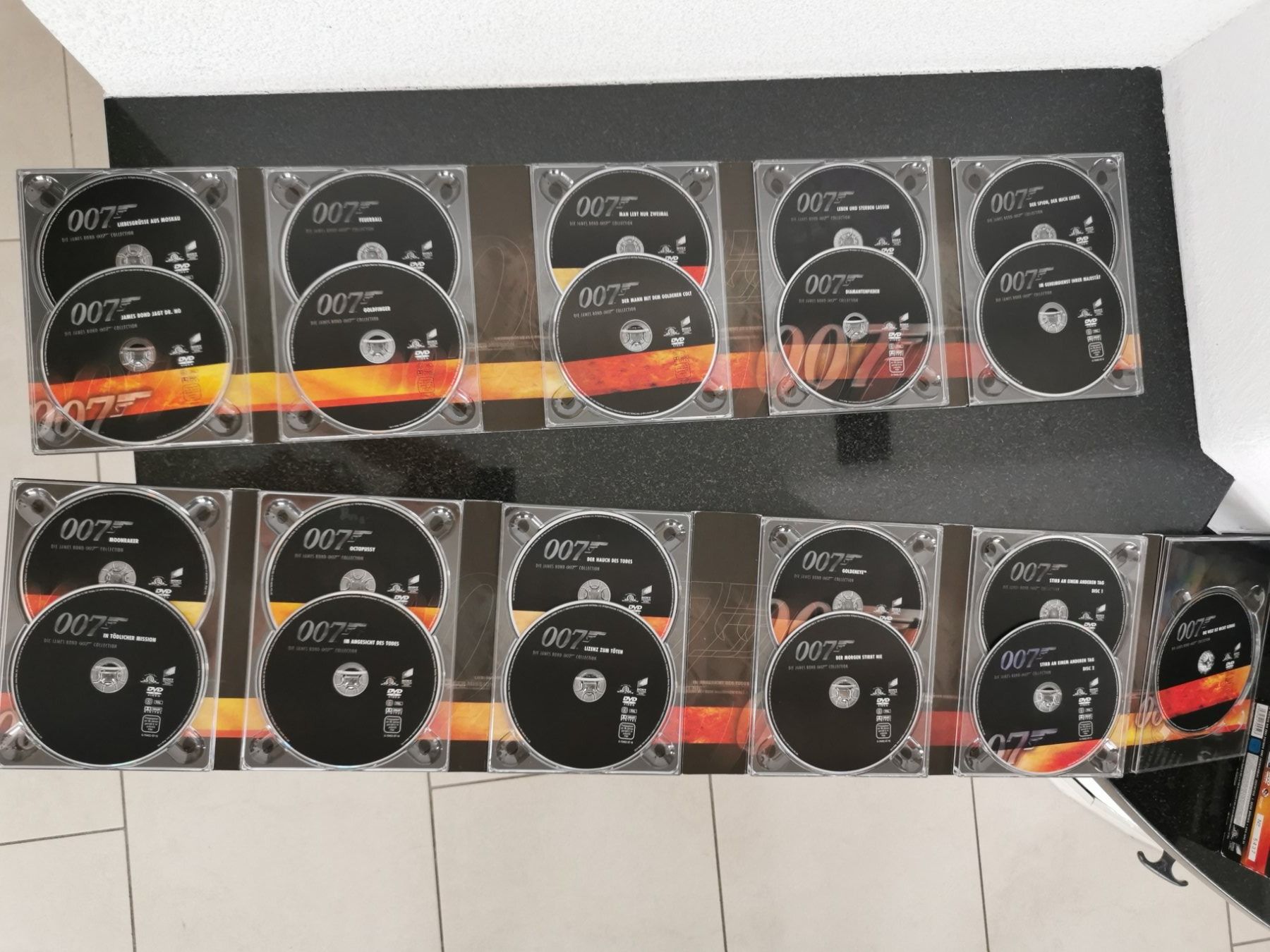 Alle DVDs: James Bond 007 - Collection, Limited Edition, 21 DVDs – Gebraucht aus St.Gallen von  5