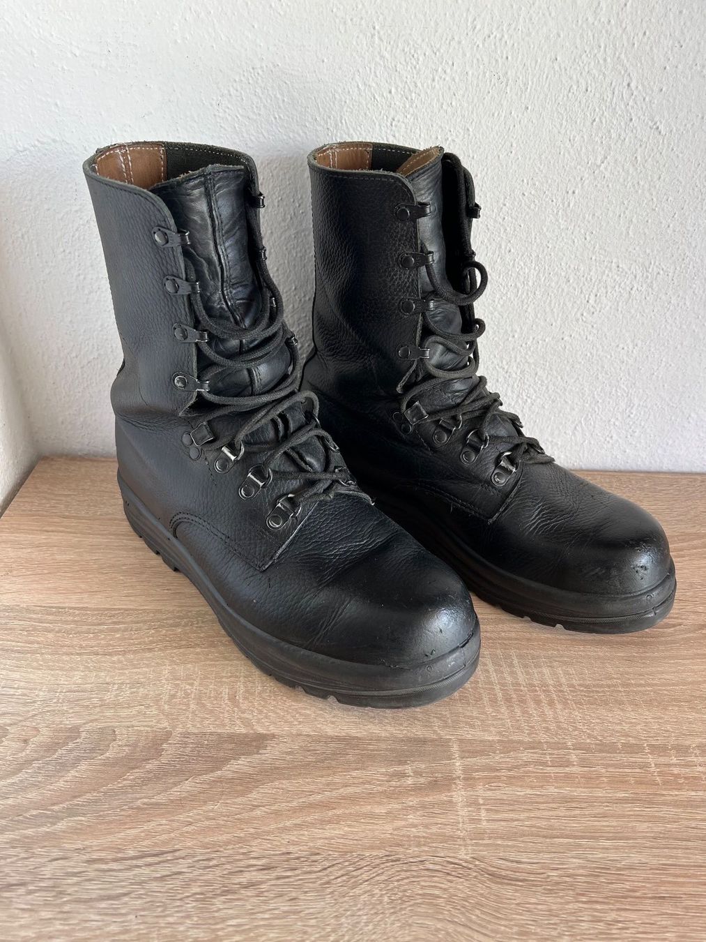 Schweizer Armee Scarpe da uomo: Schweizer Militär Kampfstiefel Minerva – Usato da Frauenfeld venduto da dilili