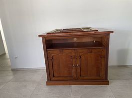 Klassische Holz-Kommode / TV-Möbel  gratis abzugeben